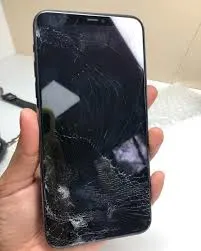 wyświetlacz-iphone-11-pro-przed-wymianą