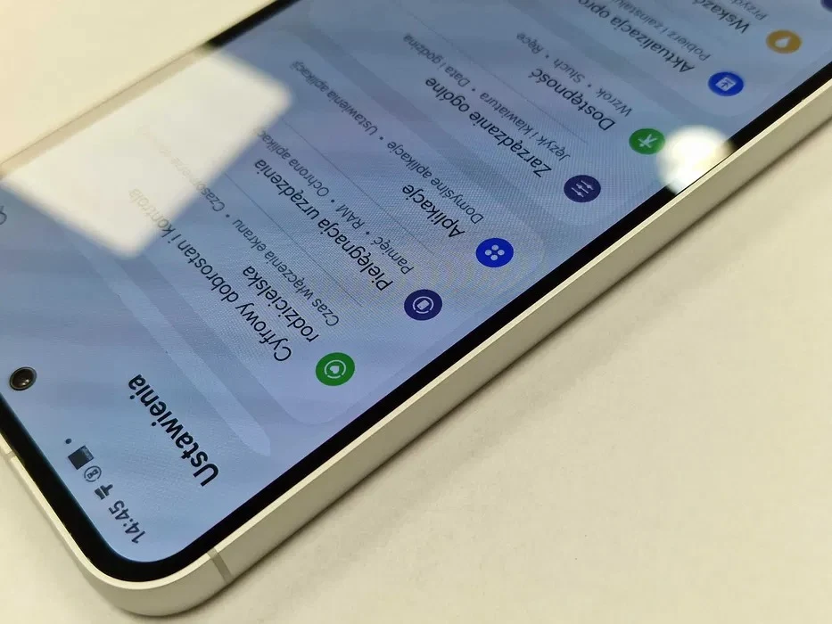 galaxy s23 fe po wymianie przedniego panelu