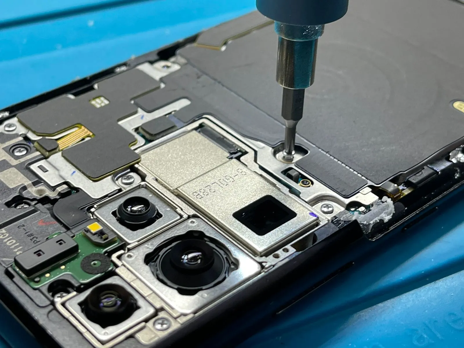 proces wymiany uszkodzonego aparatu samsung note 20 ultra