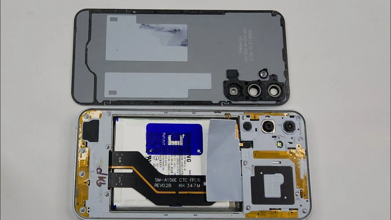 proces wymiany baterii w samsung a25