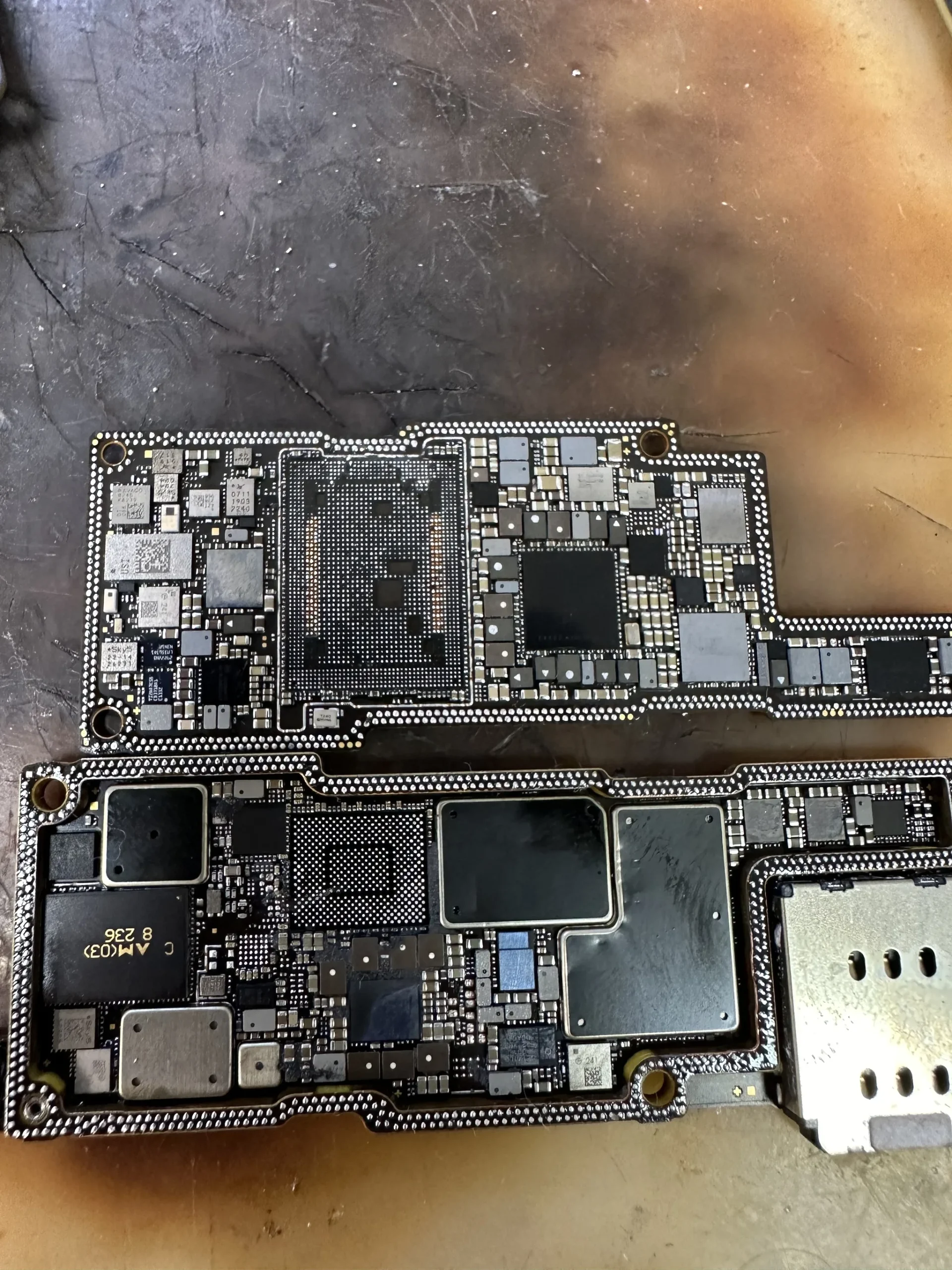 pyta apple iphone od środka