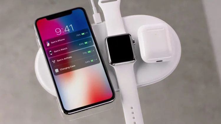 Ładowanie iPhone. Czy warto kupować oryginalną ładowarkę? 3 Apple ładuje się indukcyjnie