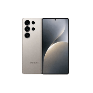 Samsung Galaxy S26 Ultra 4 Smartfon Samsung Galaxy S26 Ultra w srebrnym kolorze z czystą tapetą na ekranie oraz poczwórnym aparatem z tyłu na jasnym tle.
